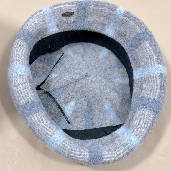 Hundred percent wall, Canadian hat, French barrette​​​​​​​​ - Picture 5 of 7